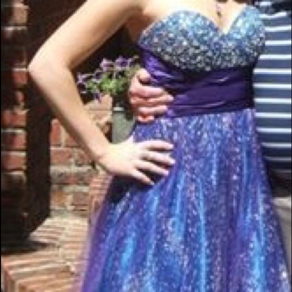 Beautiful perfect condition prom dress for sale - Picture 3 of 3